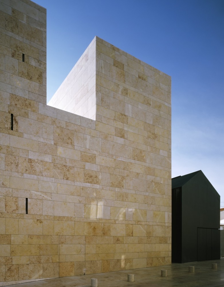 Sines Center for the Arts / Aires Mateus