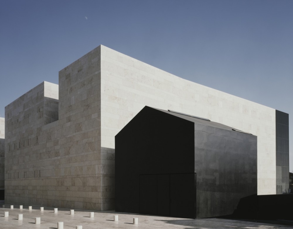 Sines Center for the Arts / Aires Mateus