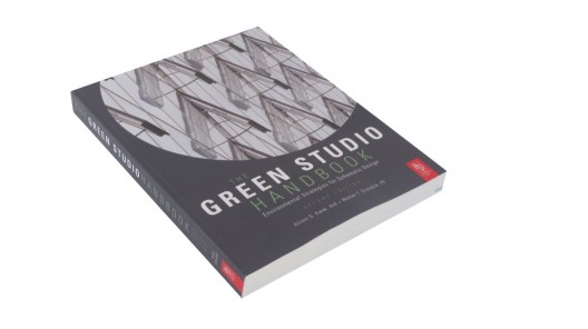 The Green Studio Handbook: Environmental Strategies for Schematic Design / Alison G. Kwok and Walter T. Grondzik