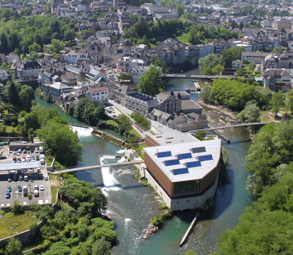 Oloron Saint Marie Multimedia Center / Pascale Guédot + Michel Corajoud