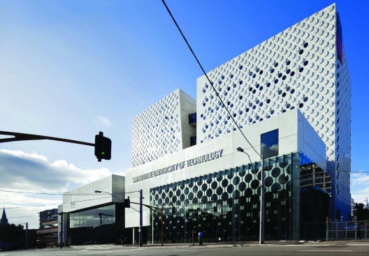 The Swinburne University of Technology Advanced Technologies Centre / H2o architects Pty
