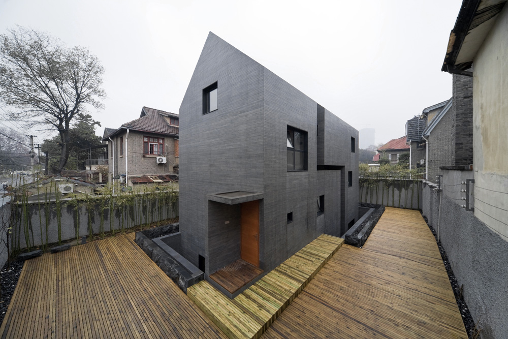 Concrete Slit House / AZL architects