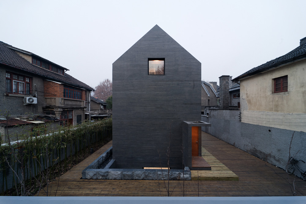 Concrete Slit House / AZL architects
