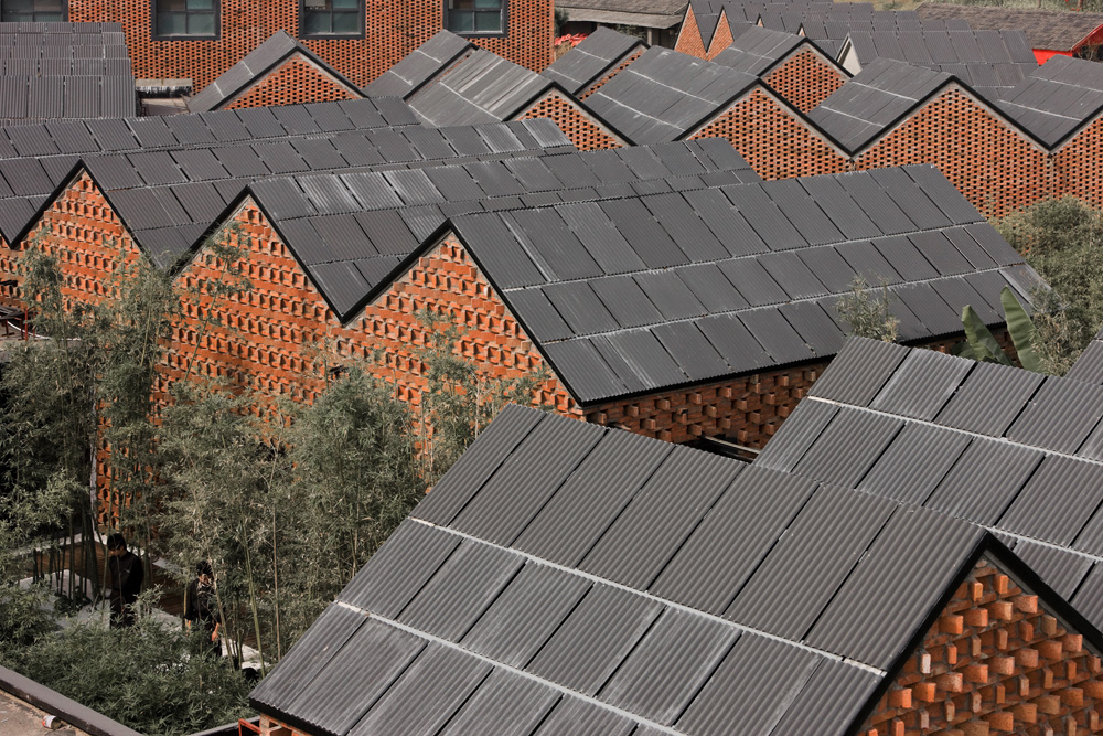 Three Courtyard Community Centre / AZL architects