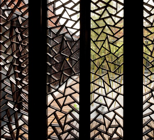 Three Courtyard Community Centre / AZL architects
