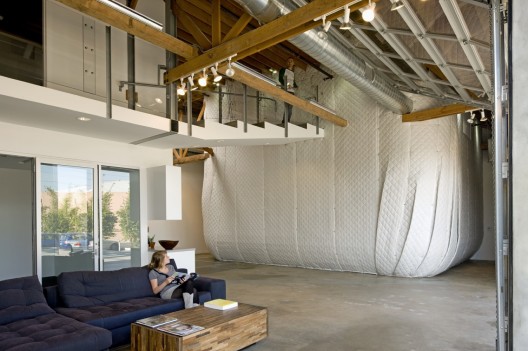 Cactus Tower / Eric Owen Moss Architects