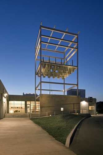 Cactus Tower / Eric Owen Moss Architects
