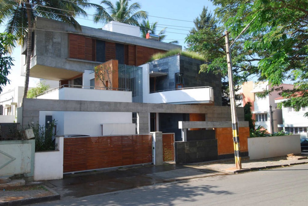 Stacked House Renovation / Architecture Paradigm