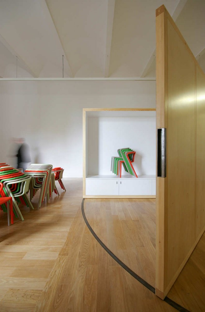 K201 Public Hall / Tamás Szentirmai + János Vági