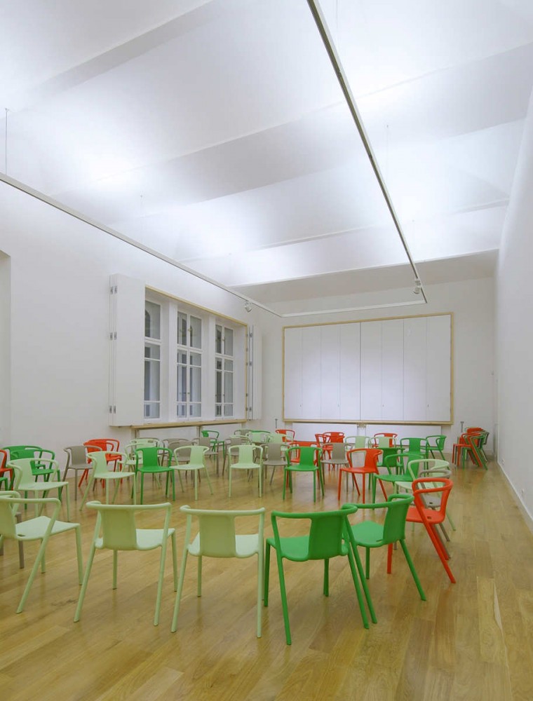 K201 Public Hall / Tamás Szentirmai + János Vági
