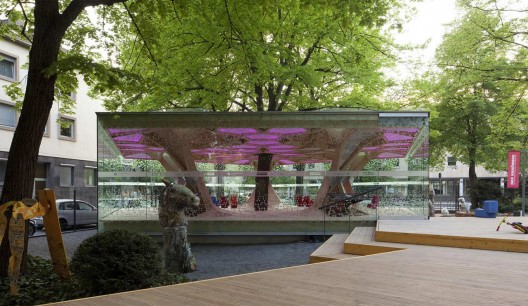 Treehugger / Holger Hoffmann, One Fine Day
