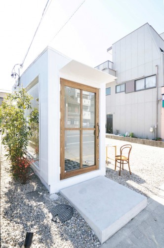 Little House With A Curve / Studio Velocity