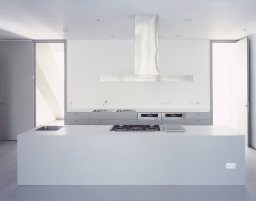 Painted House / Jonathan Woolf architects with Bharat Patel