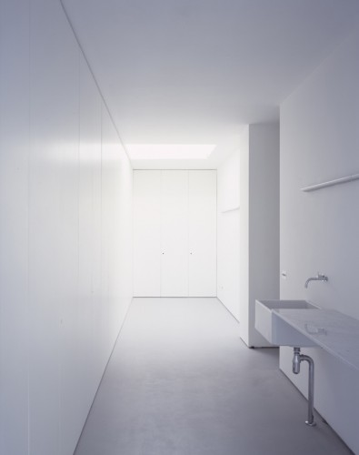 Painted House / Jonathan Woolf architects with Bharat Patel