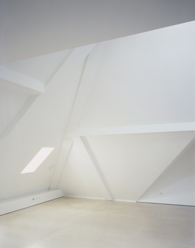 Painted House / Jonathan Woolf architects with Bharat Patel