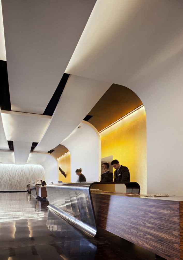 The Sheraton Milan Malpensa Airport Hotel & Conference Centre / King Roselli Architetti