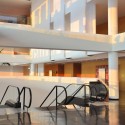 The Sheraton Milan Malpensa Airport Hotel & Conference Centre / King Roselli Architetti The Sheraton Milan Malpensa Airport Hotel & Conference Centre / King Roselli Architetti © Santi Caleca