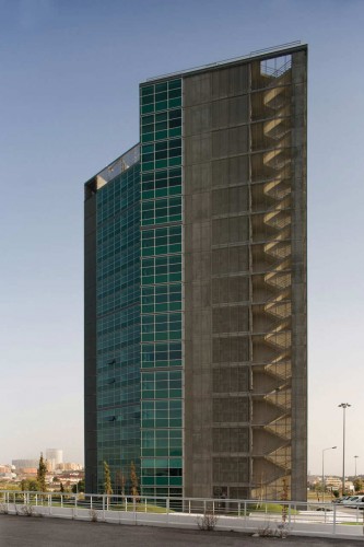 Tower Plaza / Regino Cruz Architects