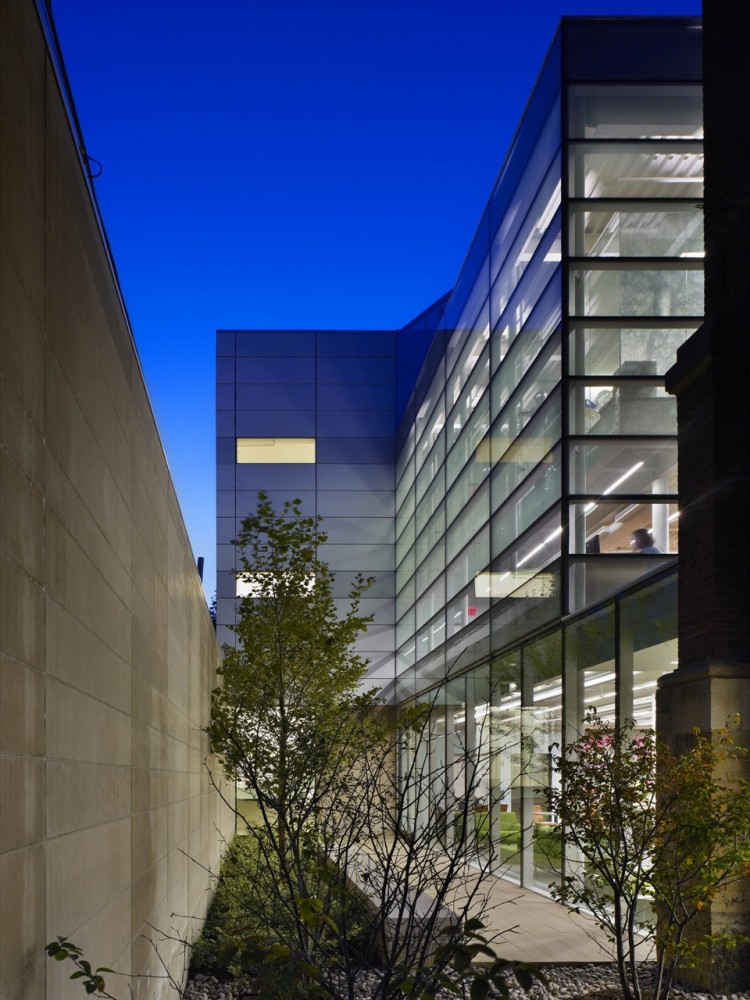 The Bloor/Gladstone Library / RDH Architects