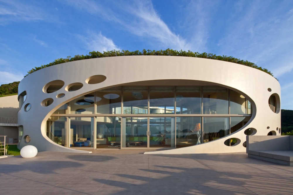 Villa Ronde / Ciel Rouge