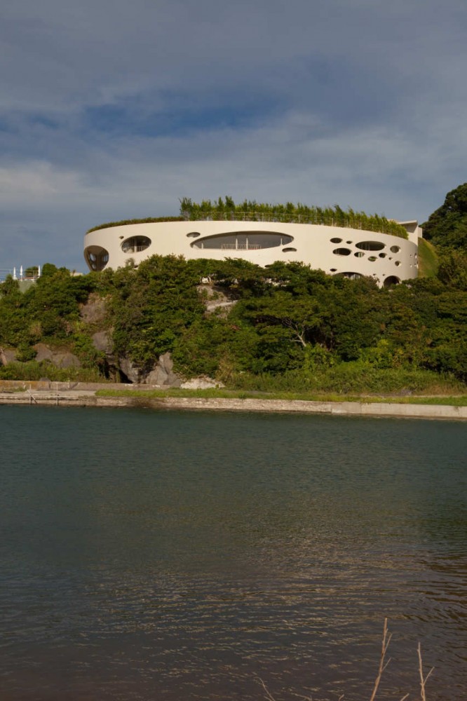 Villa Ronde / Ciel Rouge