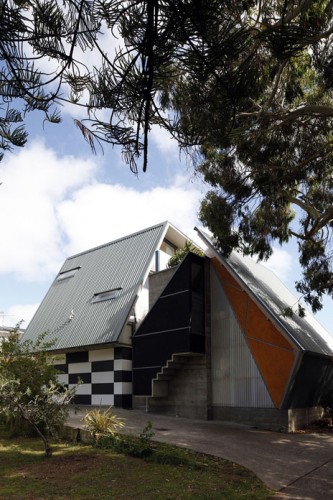 Social Groups House In Auckland / Mitchell and Stout Architects
