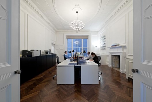 Offices For International Shipping Company / SHH