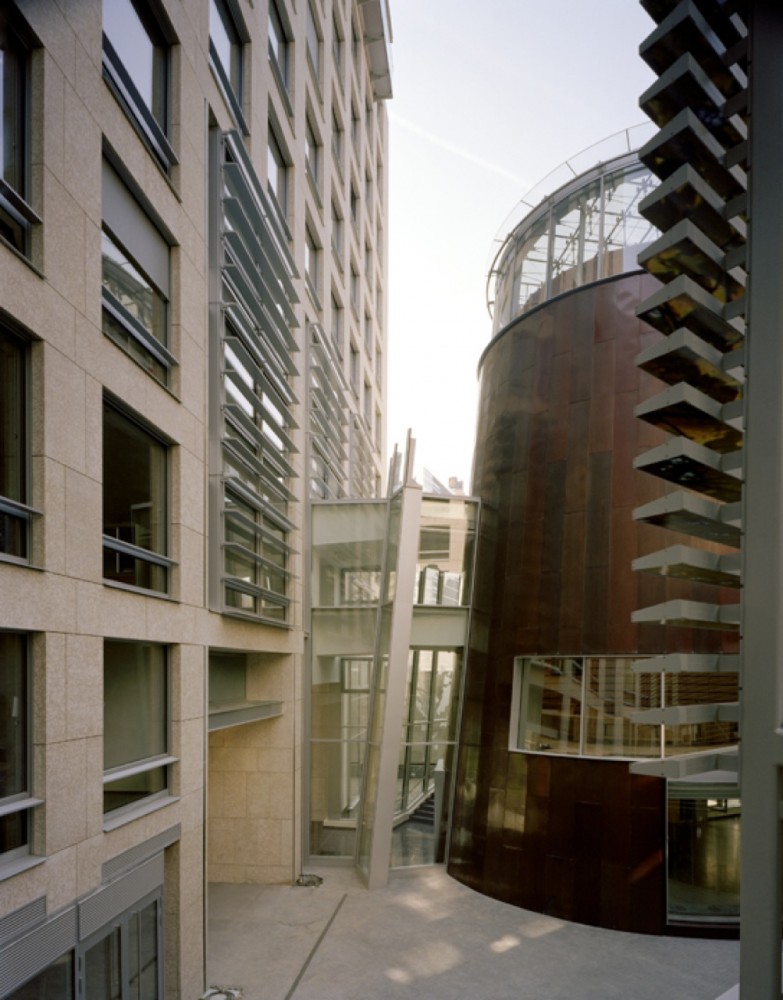Canadian Embassy Berlin / KPMB Architects with Gagnon, Letellier, Cyr, architectes and Smith Carter Architects + Engineers