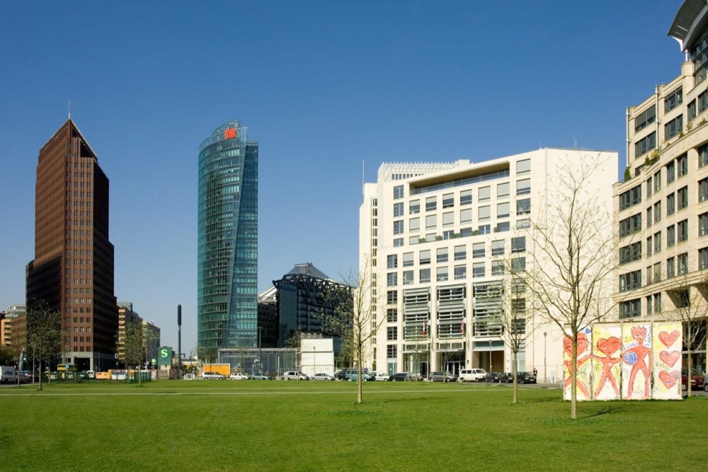 Canadian Embassy Berlin / KPMB Architects with Gagnon, Letellier, Cyr, architectes and Smith Carter Architects + Engineers