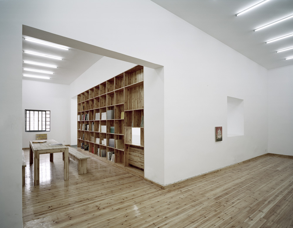 Nan Gallery / AZL architects