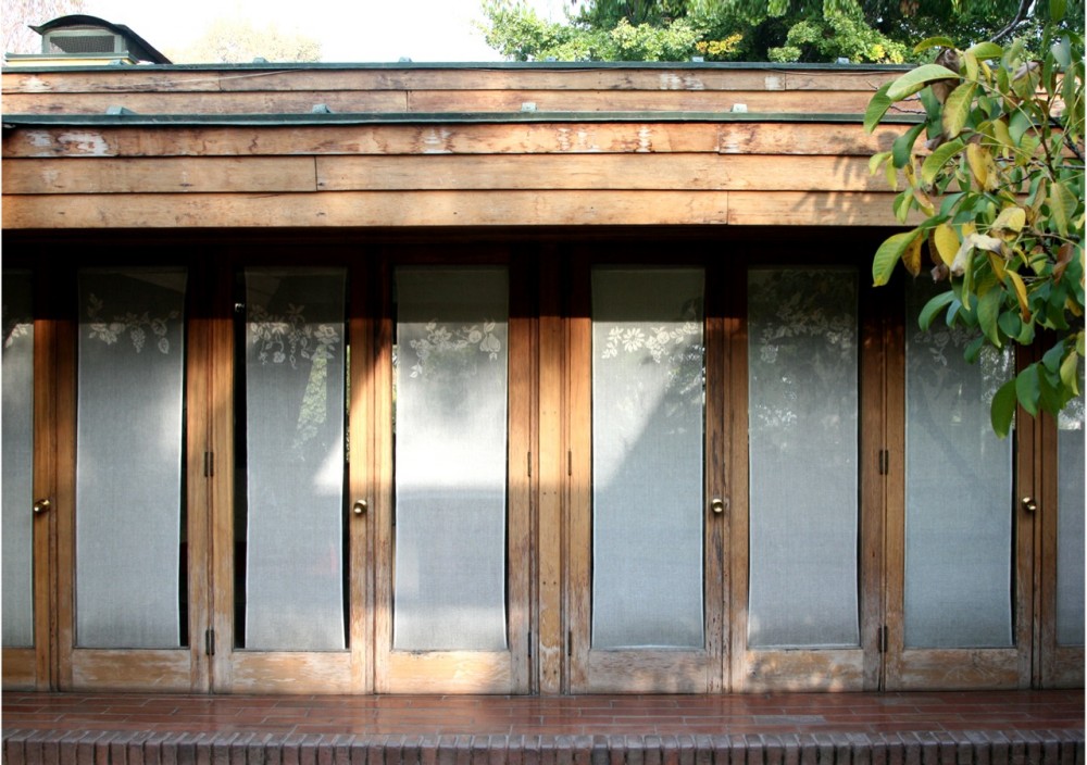 Recycled Materials Cottage / Juan Luis Martínez Nahuel
