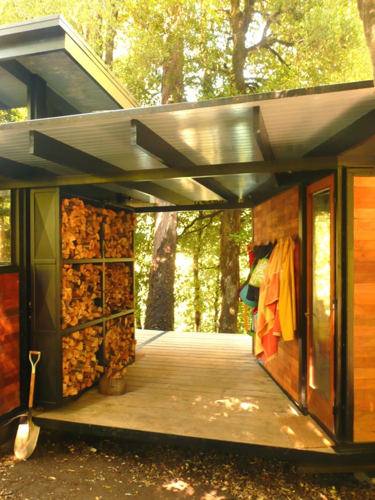 Recycled Materials Cottage / Juan Luis Martínez Nahuel