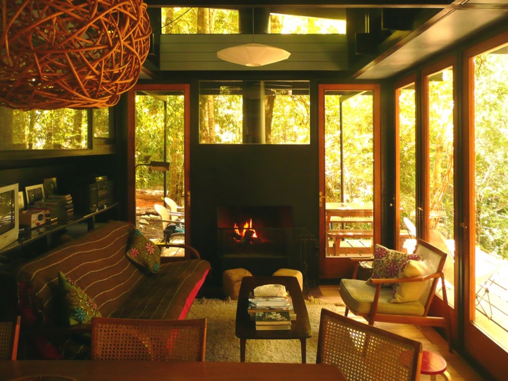 Recycled Materials Cottage / Juan Luis Martínez Nahuel