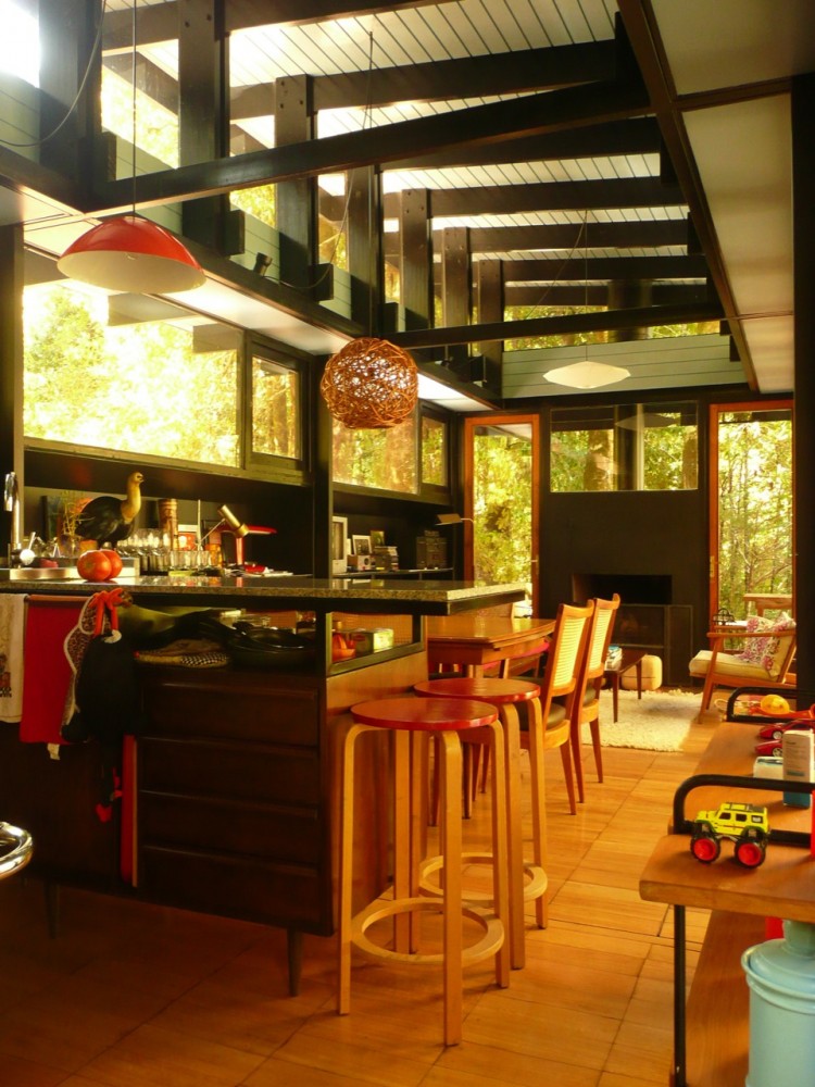 Recycled Materials Cottage / Juan Luis Martínez Nahuel
