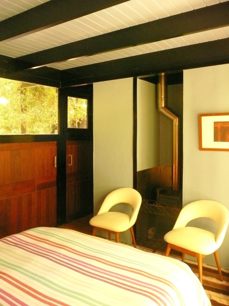 Recycled Materials Cottage / Juan Luis Martínez Nahuel