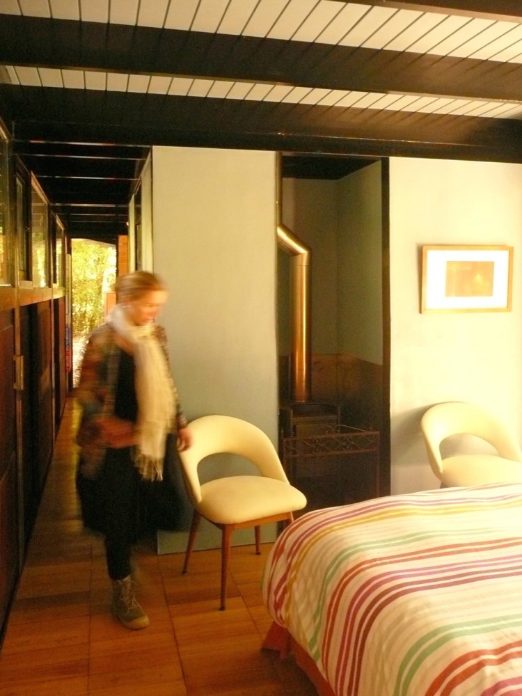 Recycled Materials Cottage / Juan Luis Martínez Nahuel