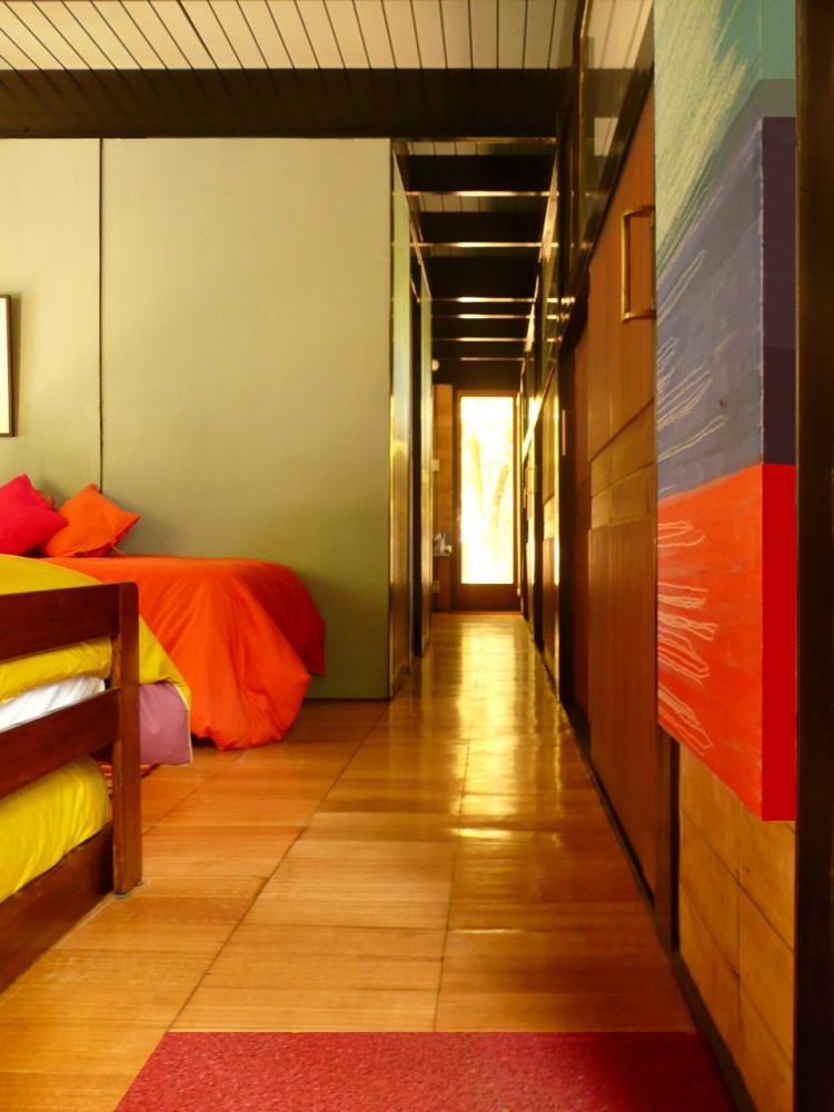Recycled Materials Cottage / Juan Luis Martínez Nahuel