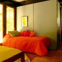 Recycled Materials Cottage / Juan Luis Martínez Nahuel