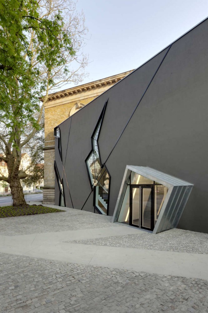 Felix Nussbaum Museum / Daniel Libeskind