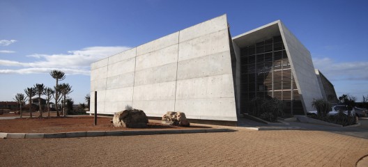 Ubuntu Centre / Field Architecture