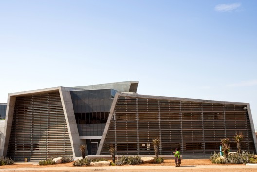 Ubuntu Centre / Field Architecture