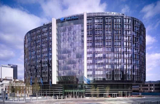 Westminster Bridge Park Plaza Hotel / BUJ architects, Uri Blumenthal architects