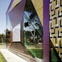 Avondale Heights Library And Learning Centre / H2o architects Avondale Heights Library And Learning Centre / H2o architects © Trevor Mein