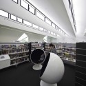 Avondale Heights Library And Learning Centre / H2o architects Avondale Heights Library And Learning Centre / H2o architects © Trevor Mein
