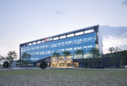 DongWha Pharm Laboratory / JUNGLIN Architecture
