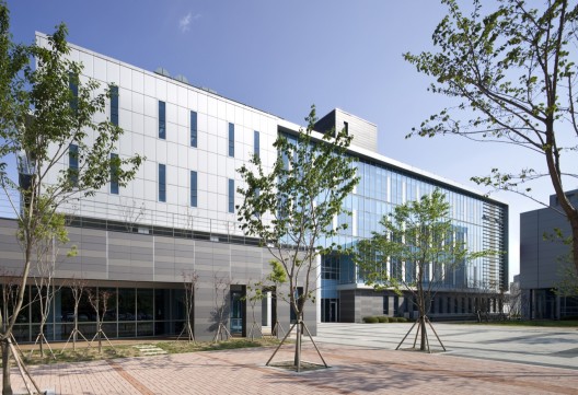 DongWha Pharm Laboratory / JUNGLIN Architecture