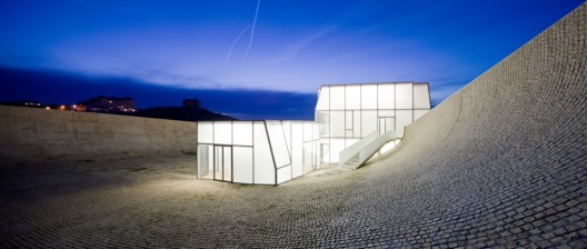 Museum of Ocean and Surf / Steven Holl Architects in collaboration with Solange Fabiao