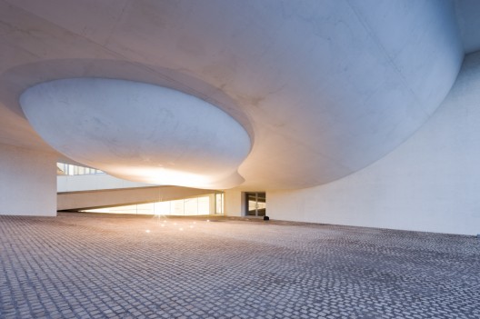 Museum of Ocean and Surf / Steven Holl Architects in collaboration with Solange Fabiao