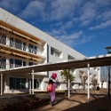 Rainha Santa Isabel Secondary School / Oficina Ideias em Linha