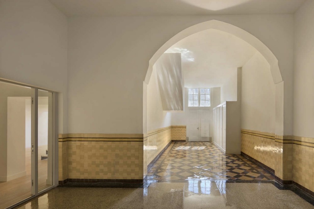 Monumental School Renovation / BYTR Architects